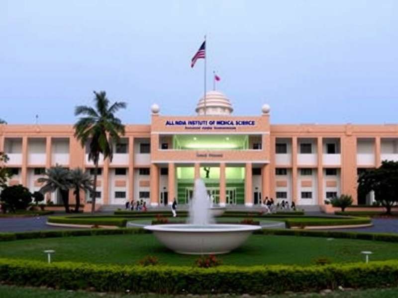 Medical students in laboratory